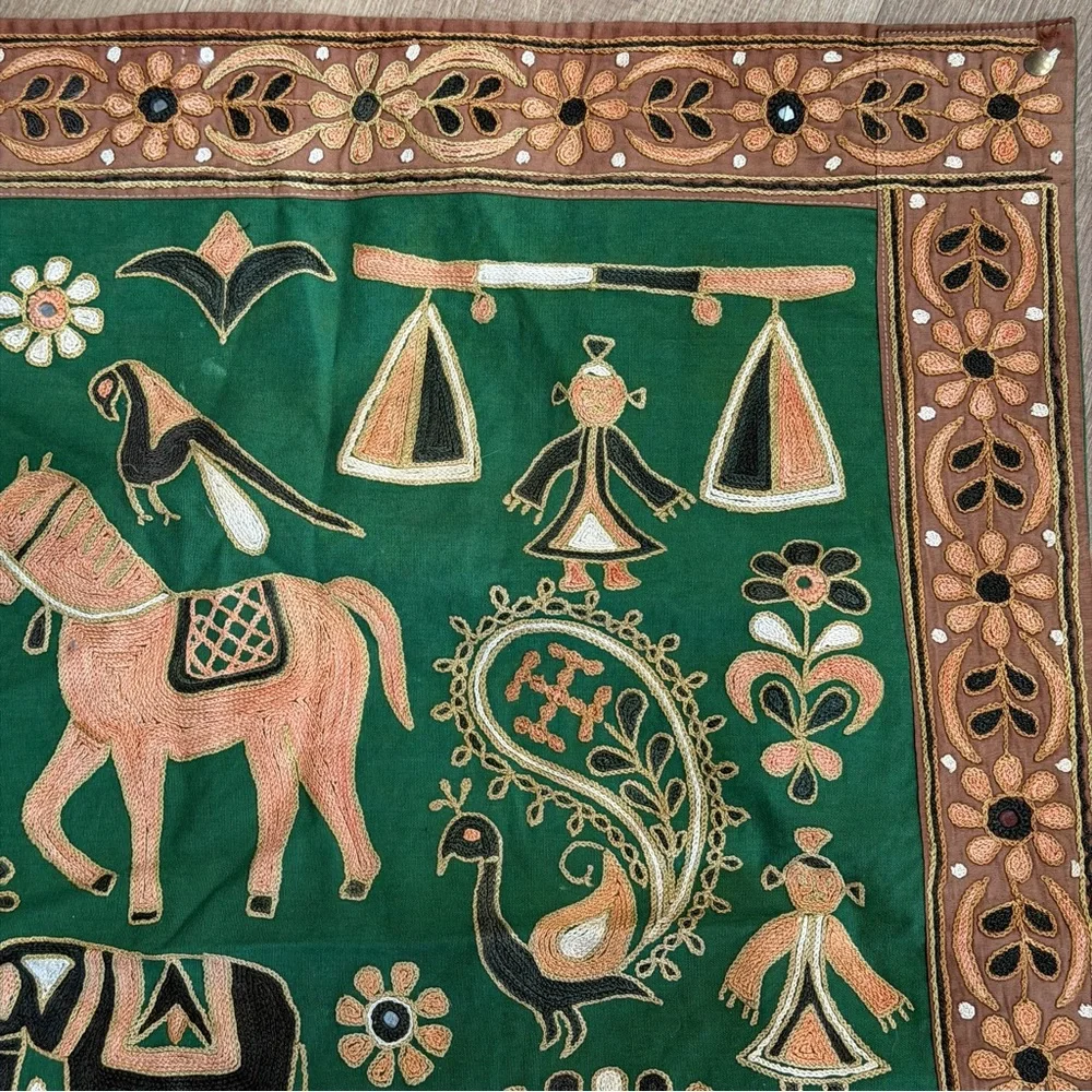 Kutchi Indian Embroidered Wall Hanging‎ w/Mirrors Vintage Elephant Horses Green - Picture 6 of 13
